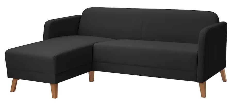 Sofá de tres plazas gris oscuro del modelo LINANÄS con chaise longue de Ikea