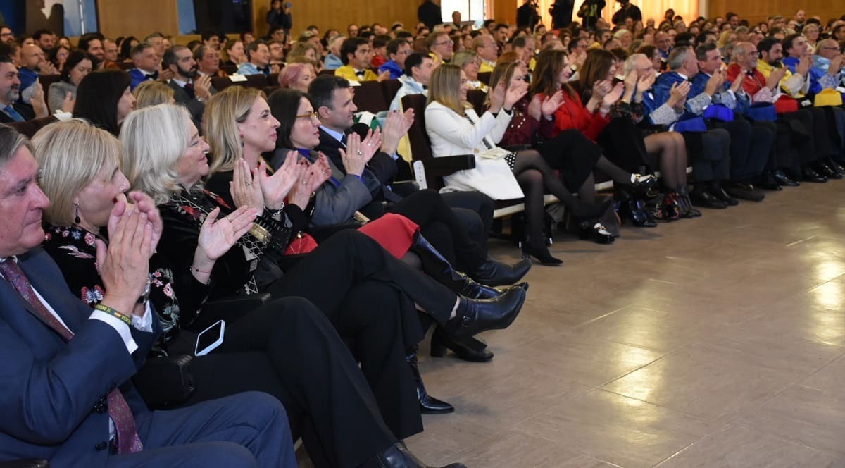Representantes políticos han arropado al rector en su estreno | FOTO: Noelia Herrera (Jonocla) para El MIRA