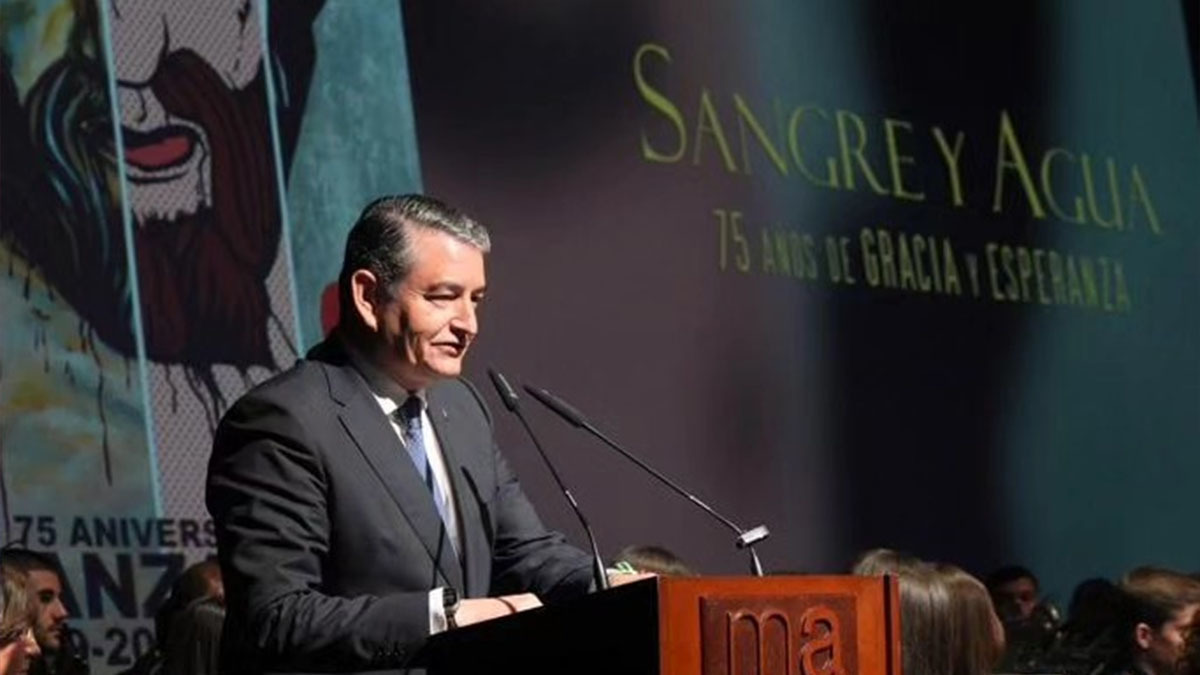 Antonio Sanz, hermano de la Lanzada y Consejero de Presidencia de la Junta de Andalucía tomó la palabra