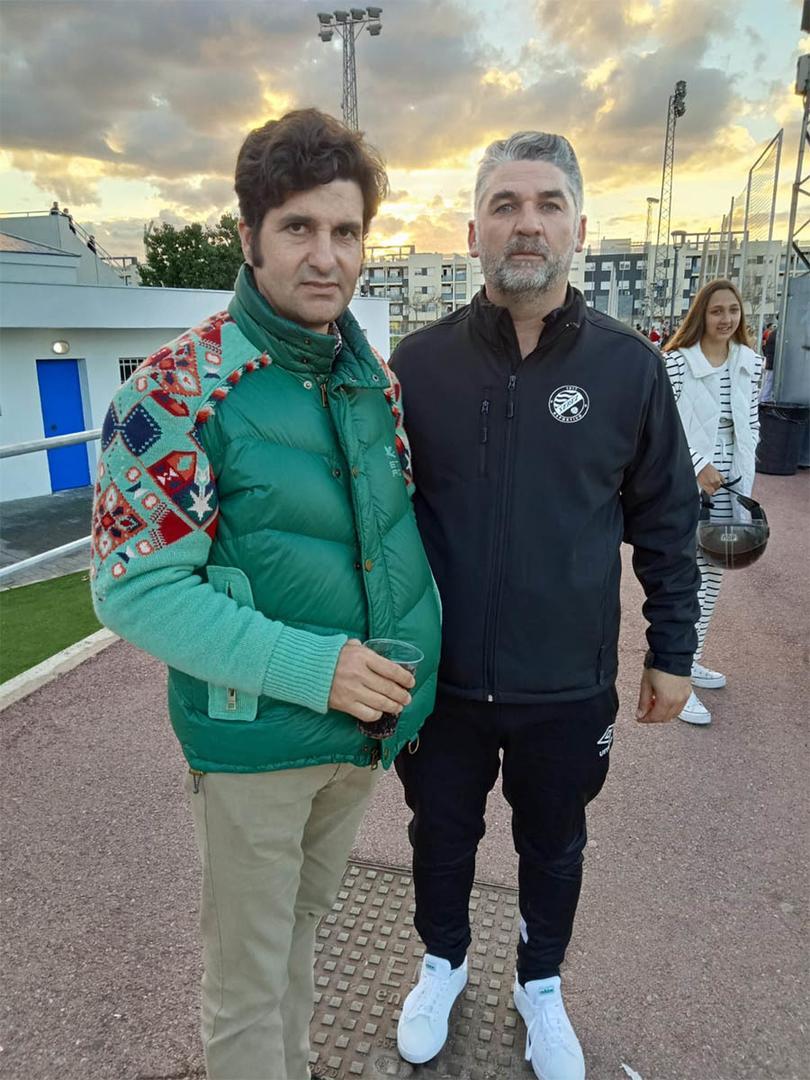 Morante de la Puebla junto a José Granados, utillero del Xerez Deportivo FC