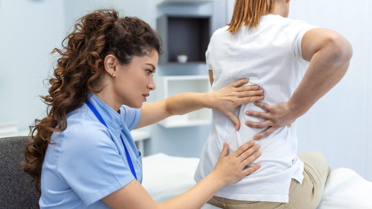 Fisioterapeuta, una de las profesiones para las que existen vacantes