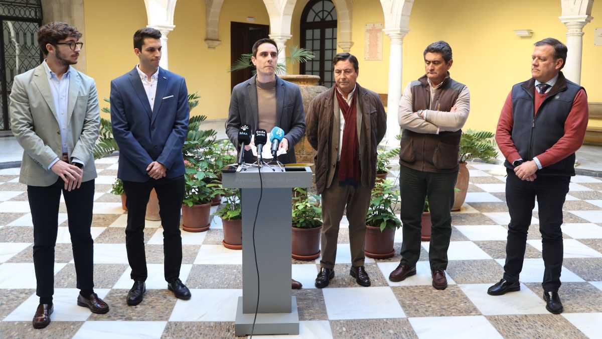 Entrega de los cheques-premio a los ganadores del concurso de reciclaje de Ecovidrio durante las Zambombas | Cristo García