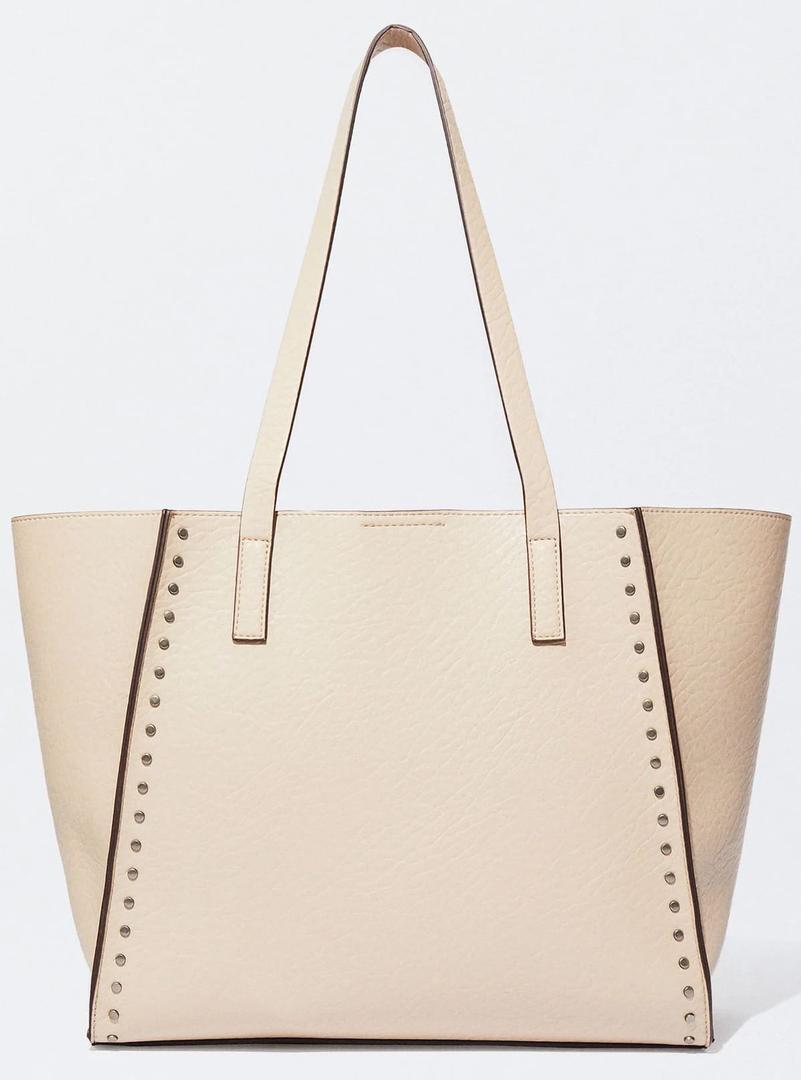 Bolso shopper con tachuelas de color crudo en Parfois