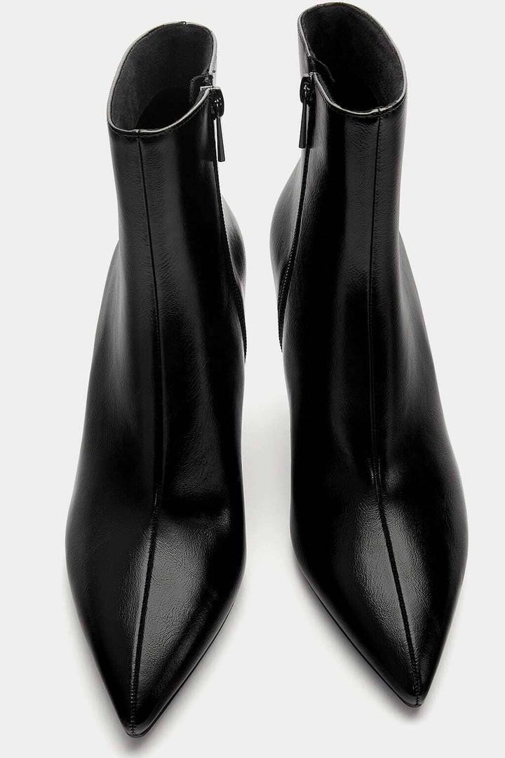 Botines de tacón con punta de color negro de Pull&Bear