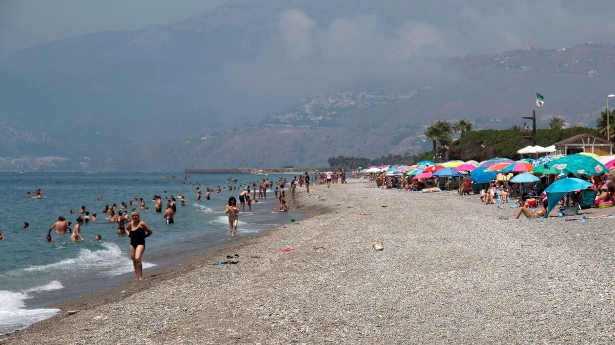 Las playas de Granada lo tienen todo