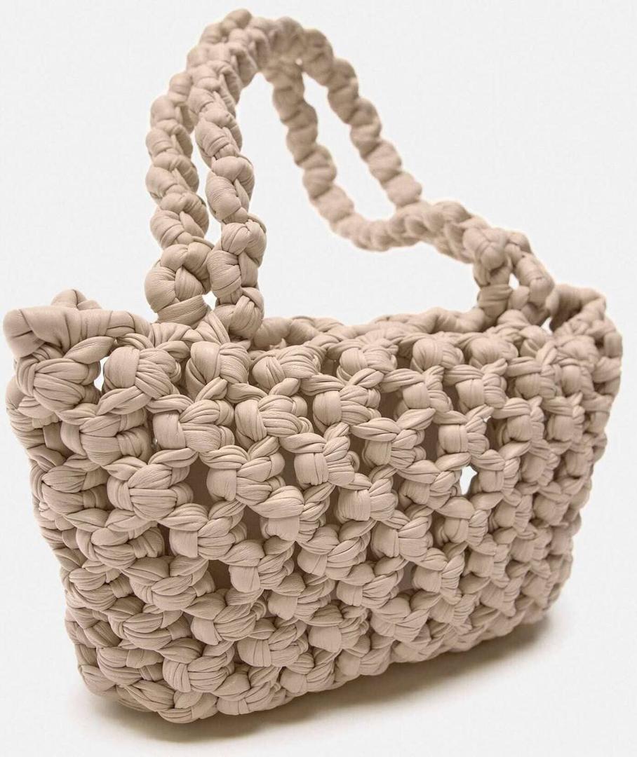 Bolso shopper trenzado rebajado en Zara