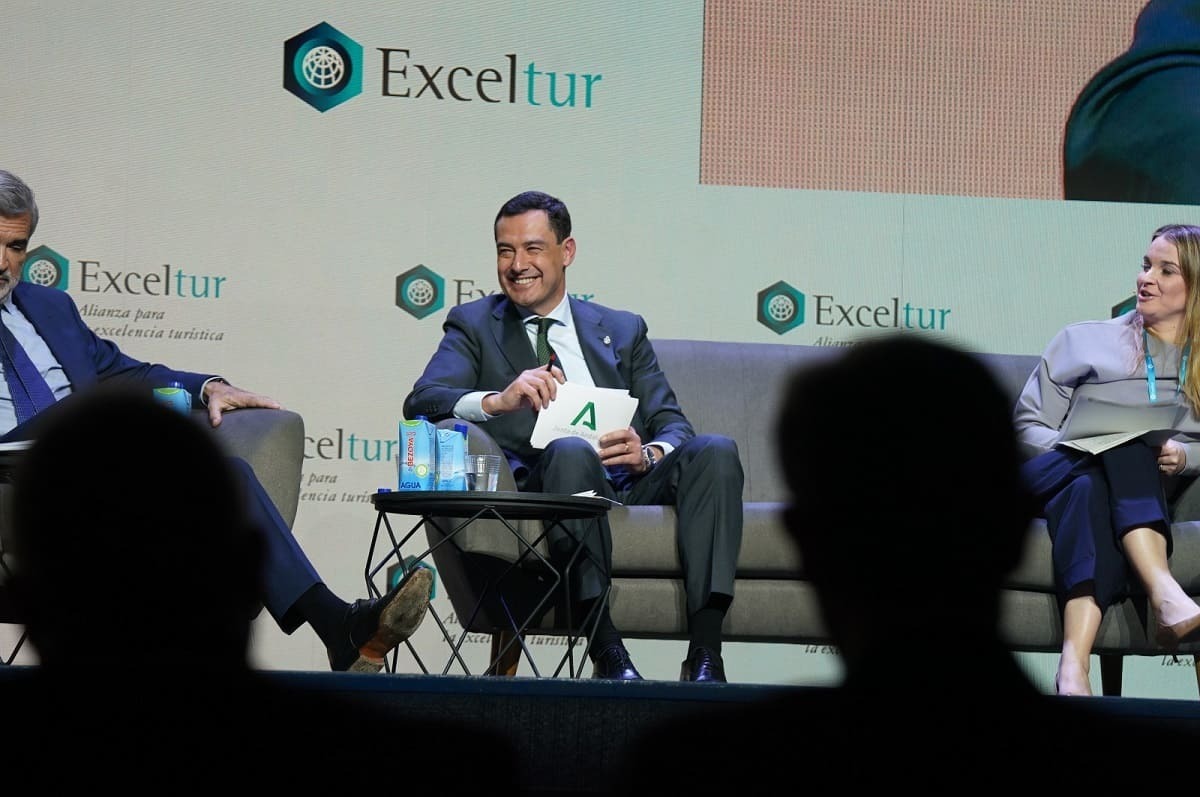 Juanma Moreno, en un acto previo de la inauguración de Fitur
