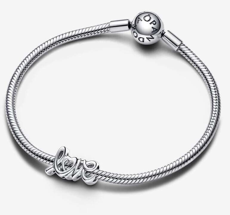 El conjunto de regalo de pulsera y charm 'Love' escrito a mano de Pandora