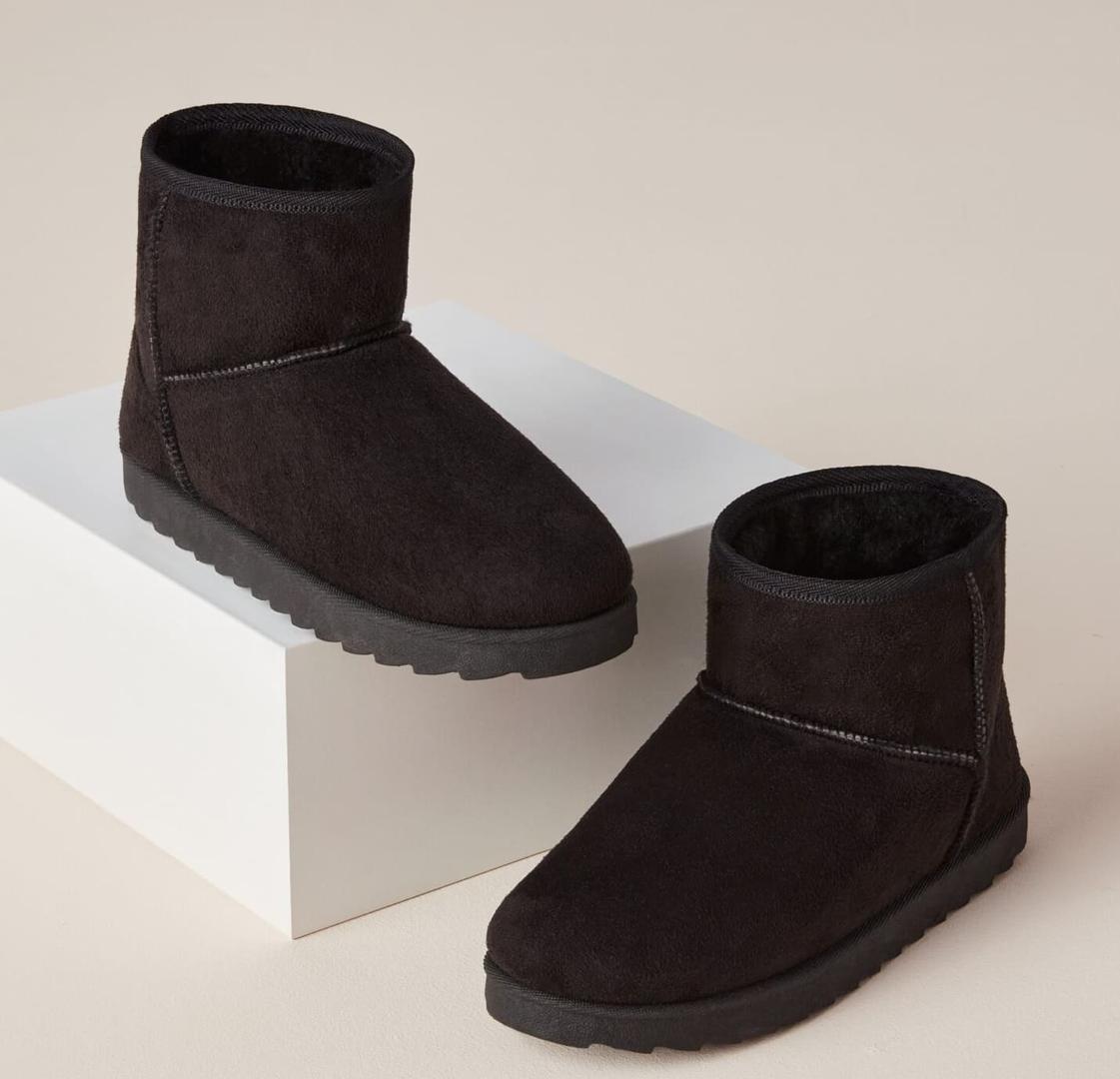 Botas negras con forro suave de Pepco