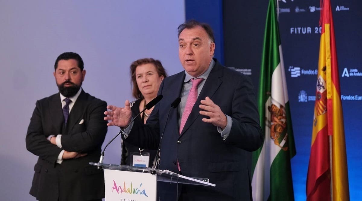 El consejero de Turismo, Arturo Bernal