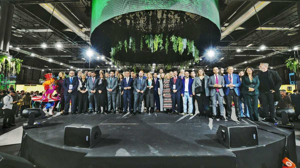 Foto de grupo en el Día de la Provincia en Fitur 2024
