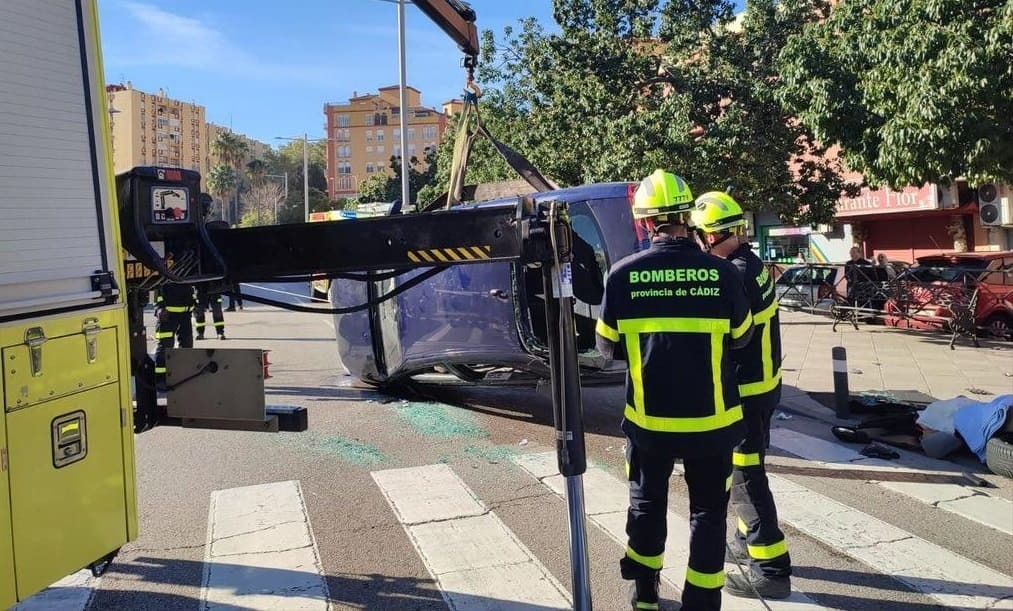 Efectivos de Bomberos se desplazaron hasta el lugar de los hechos