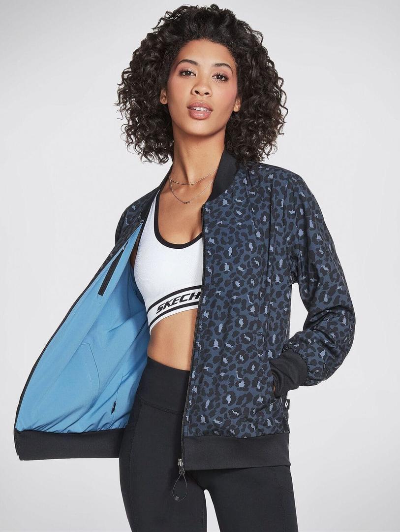 La chaqueta bomber Mindnight Leopard Rev rebajada en Skechers