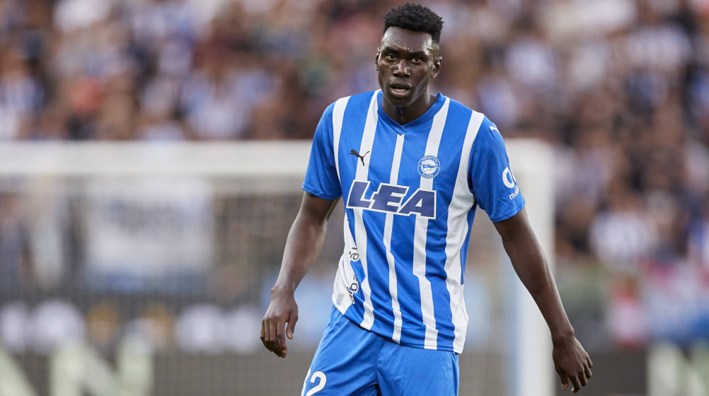 Samu Omorodion en un partido del Deportivo Alavés