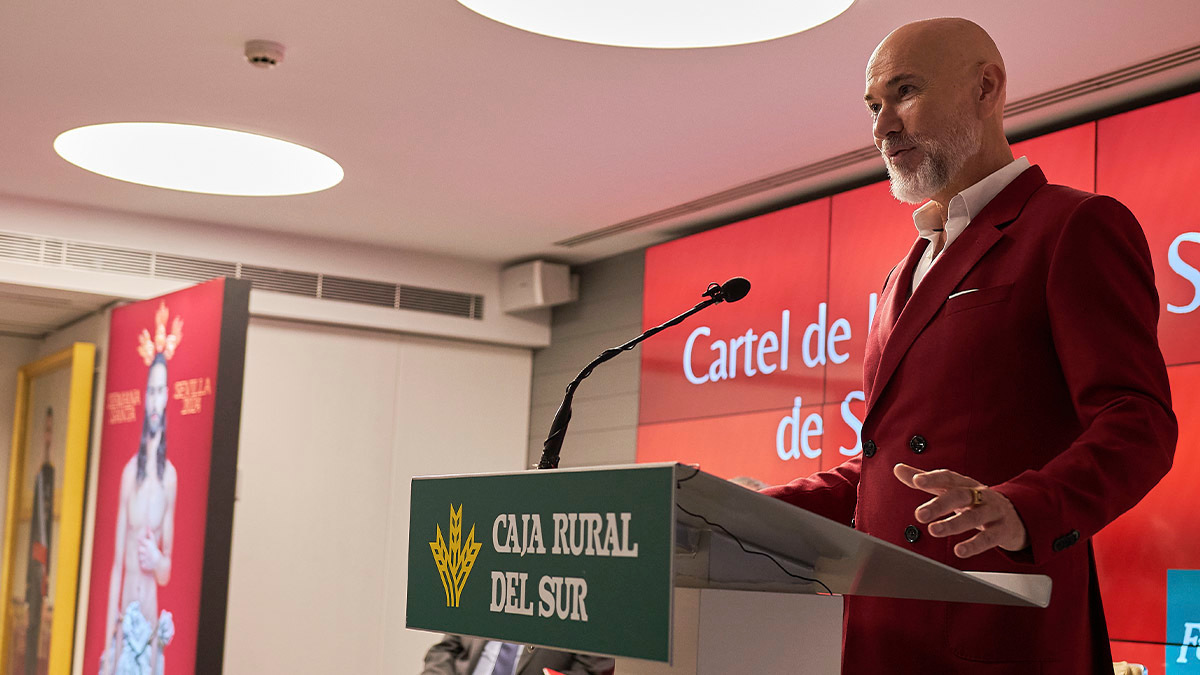 Salustiano García, cartelista de la Semana Santa de Sevilla | Imagen: Salvador López para ElMIRA
