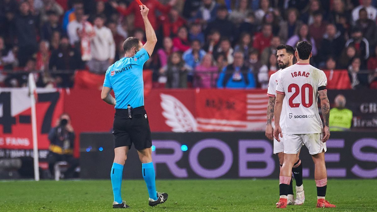 Expulsión de Suso en el Sevilla FC - Osasuna | Salvador López Medina para El MIRA