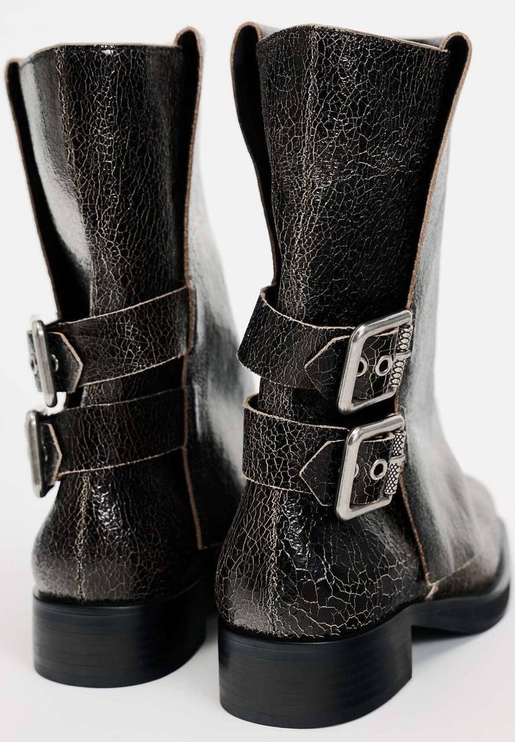 Las botas de piel polaina con hebillas de nueva colección de Zara