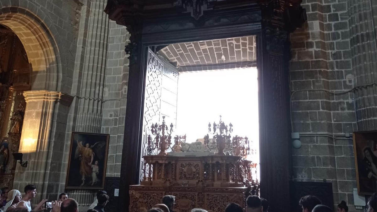 Prueba del paso de misterio por la Santa Iglesia Catedral