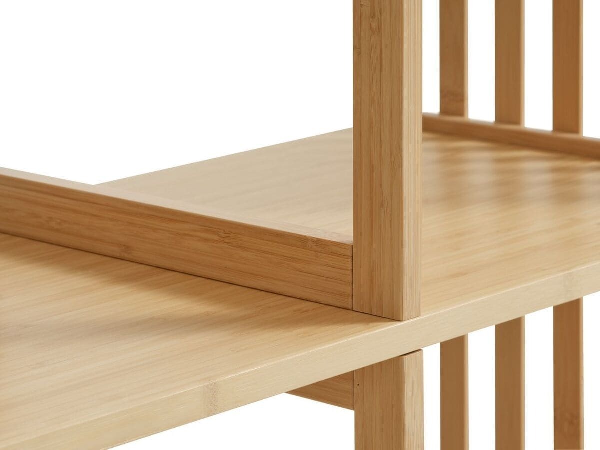 La estantería BALLUM con cuatro estantes de bambú de Jysk