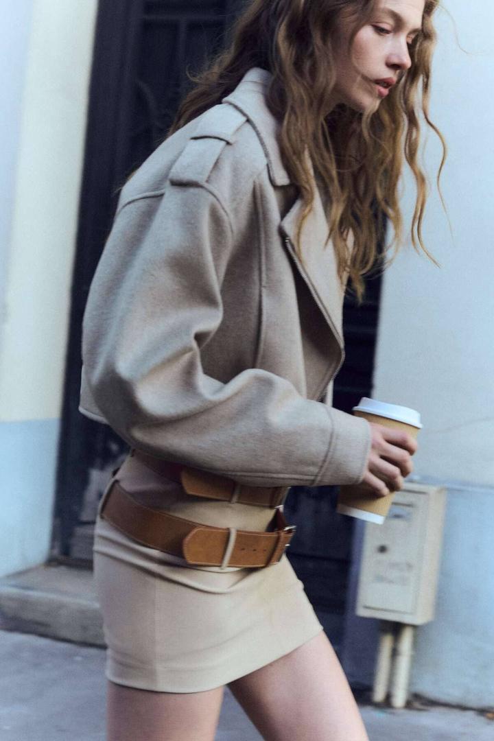 La nueva cazadora biker crop de paño de Zara