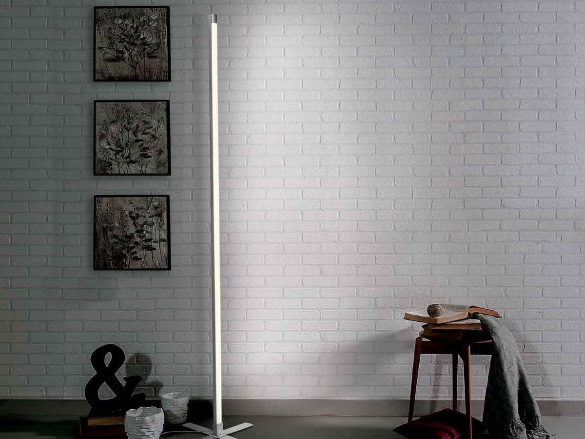 Lámpara de pedestal delgada con sistema de iluminación LED