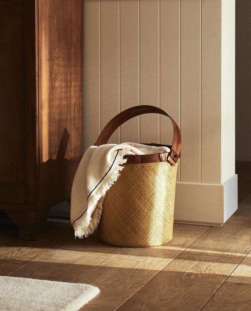 Cesta con asa de bambú