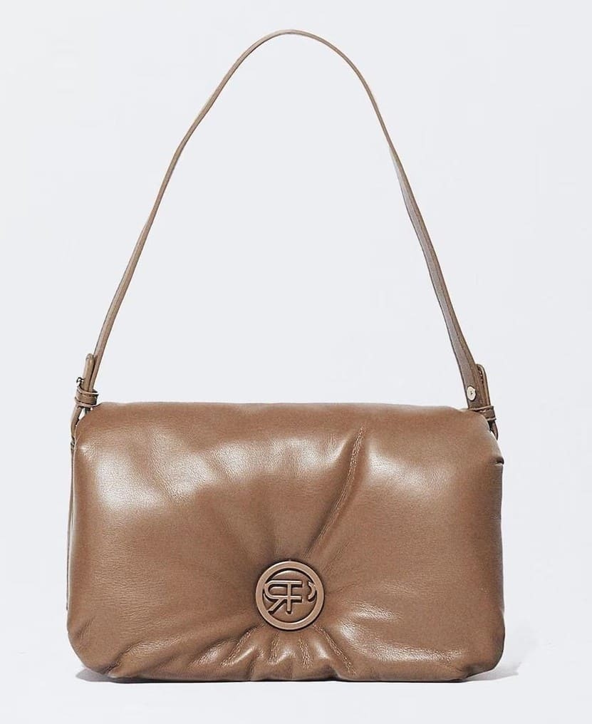 Bolso de hombro acolchado con cierre de imán