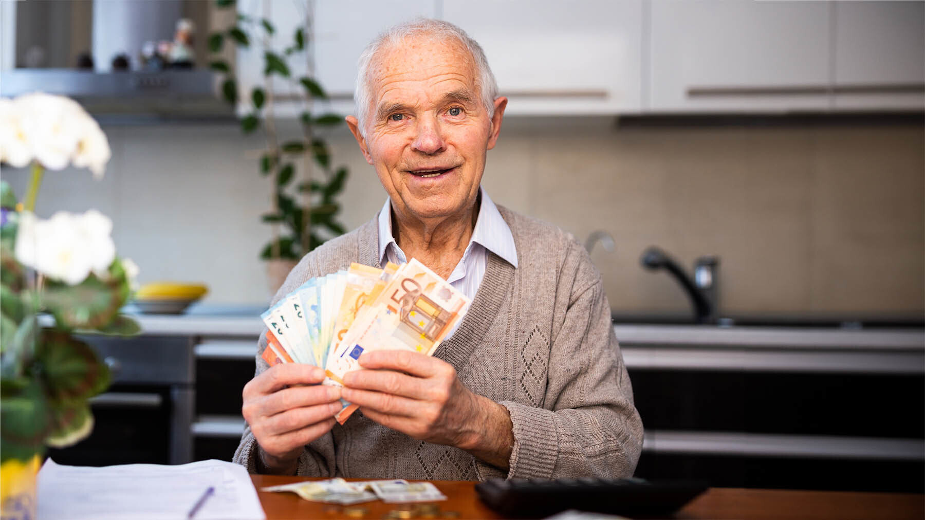 Pensionista en su casa tras sacar dinero de su pensión