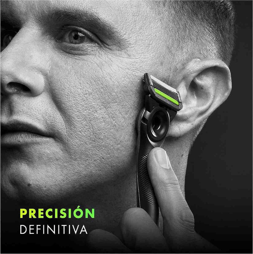 Joaquín Sánchez usando la Gillette Labs Maquinilla de Afeitar