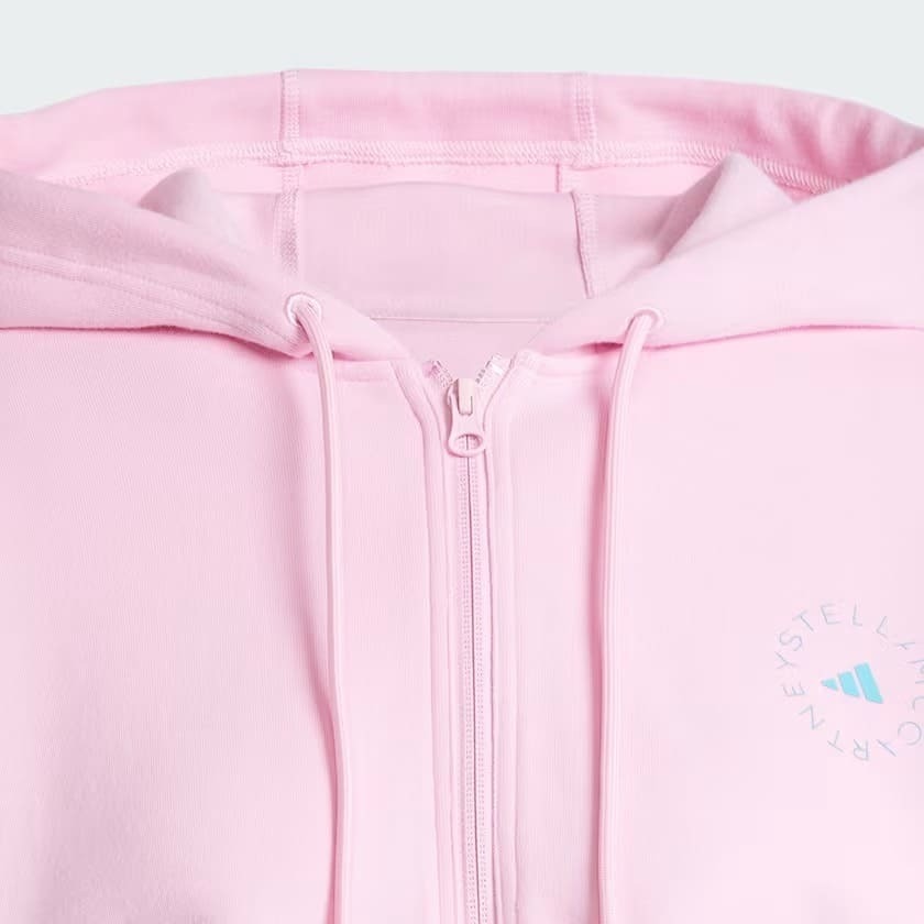 La chaqueta con capucha de color rosa Adidas by Stella McCartney cropped