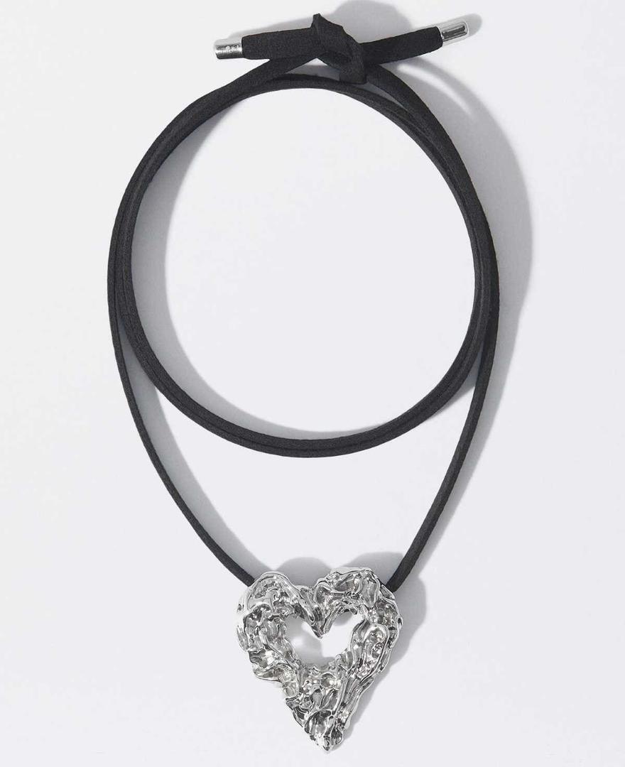 Collar de cuerda con corazón de Parfois