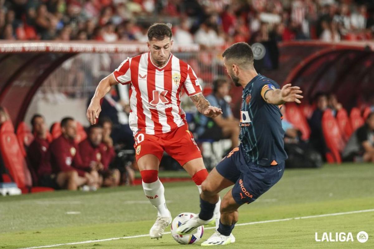 Adri Embarba en el UD Almería - Valencia CF | LaLiga