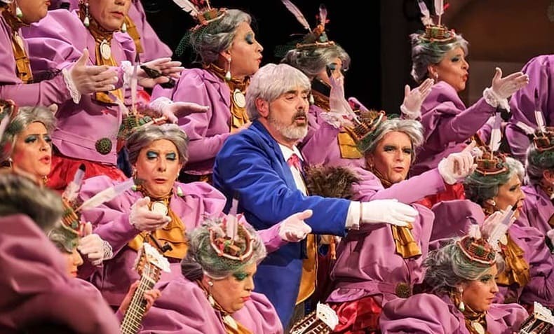 El coro de Paco Mora, La dama de Cádiz, uno de los cajonazos