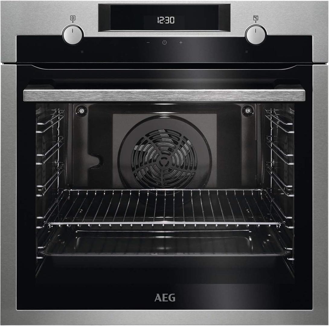 El horno multifunción con limpieza AquaClean y pantalla LCD táctil de AEG en oferta en Amazon