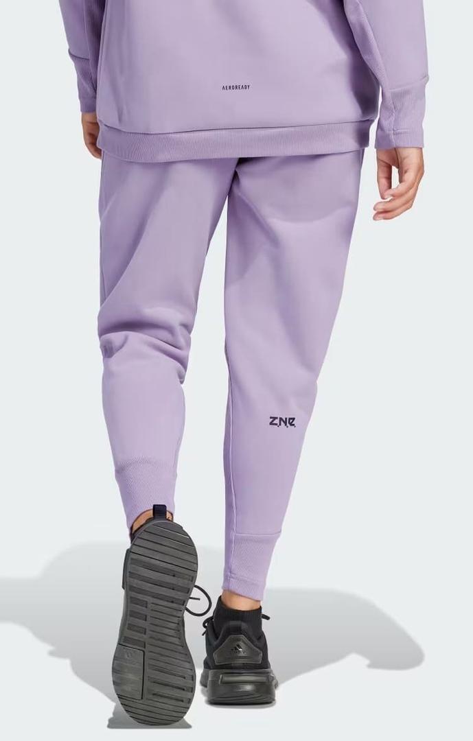El pantalón cómodo de color lila Z.N.E. Winterized de Adidas