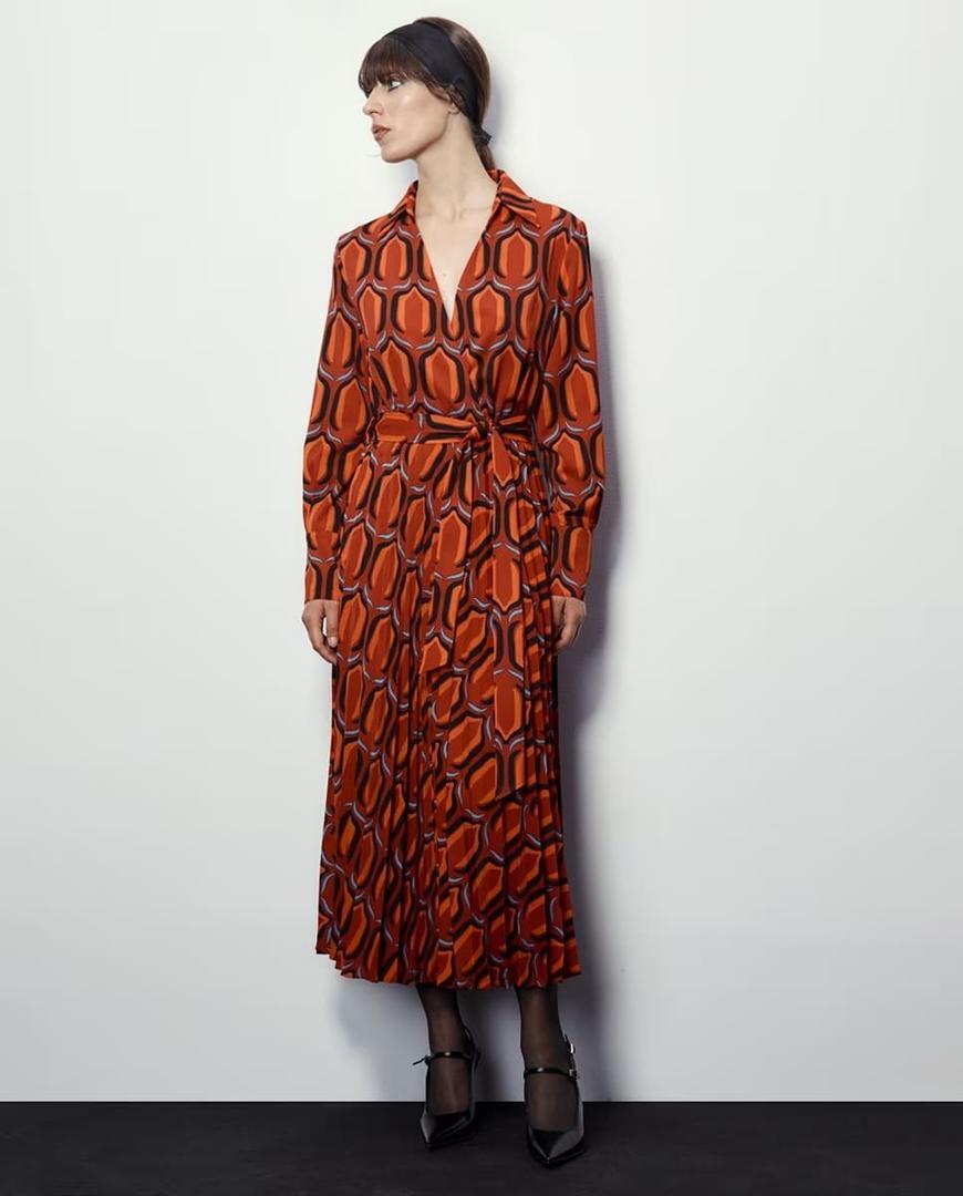 Vestido estampado de falda plisada de Sfera en El Corte Inglés