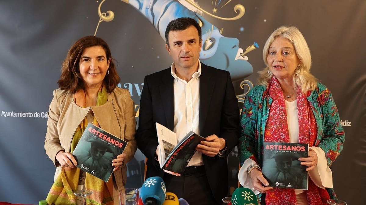 El acto ha tenido lugar en el hall del Gran Teatro Falla de Cádiz