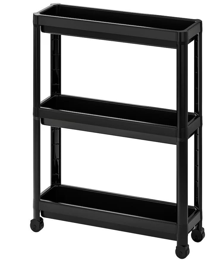 El carrito negro con tres baldas VESKEN de Ikea
