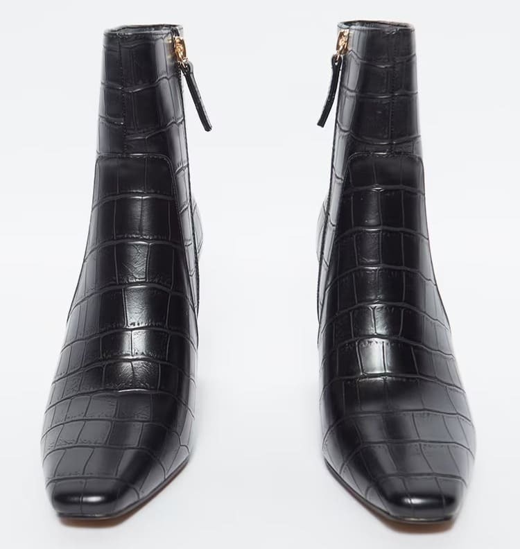 El botín con tacón croco de color negro y precio rebajado de Sfera en El Corte Inglés