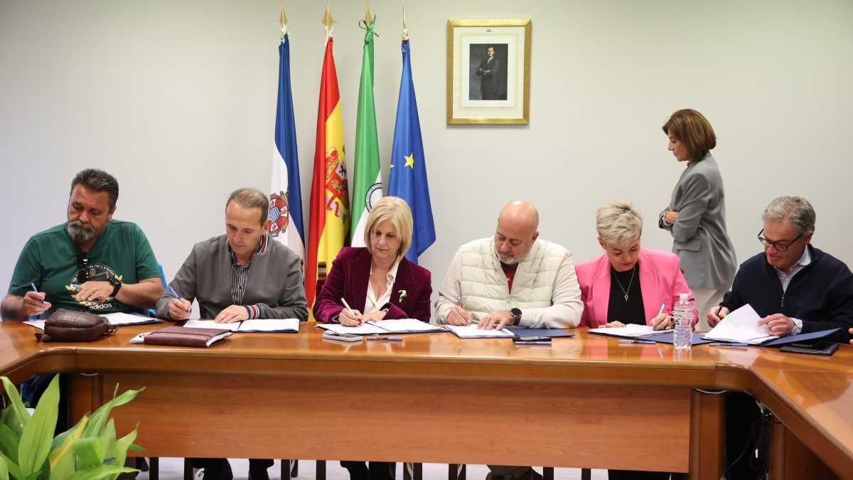 Firma del convenio colectivo del personal laboral del Ayuntamiento de Jerez | Cristo García