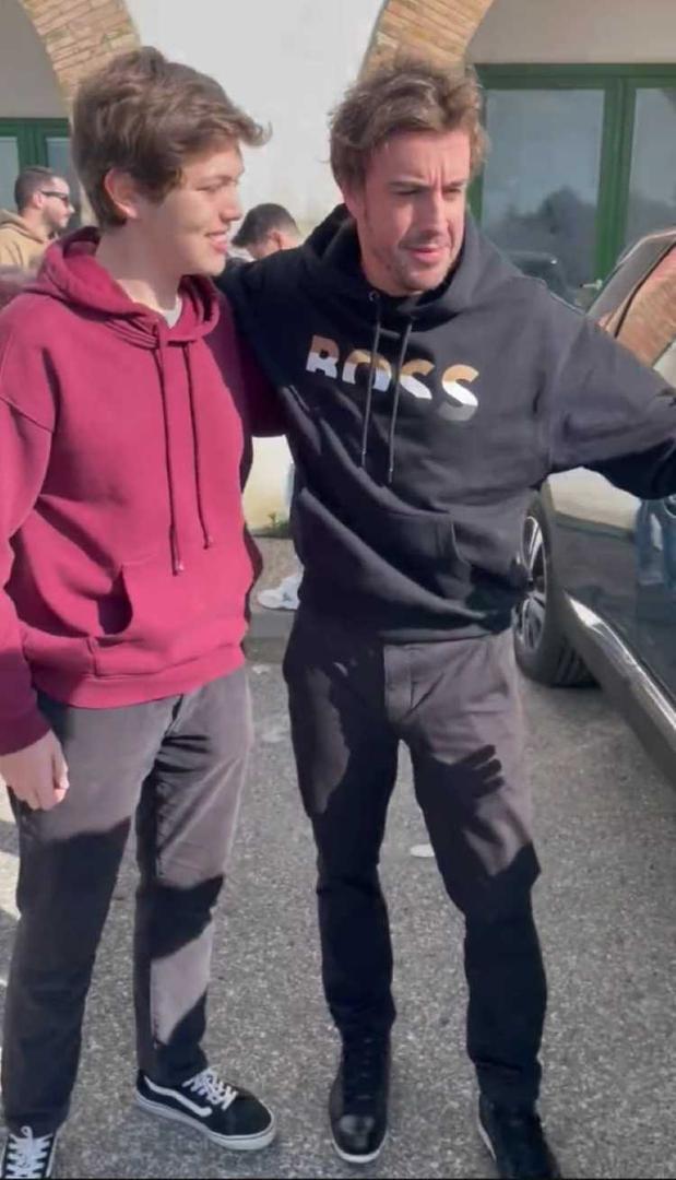 Fernando Alonso a su llegada a Jerez en 2023