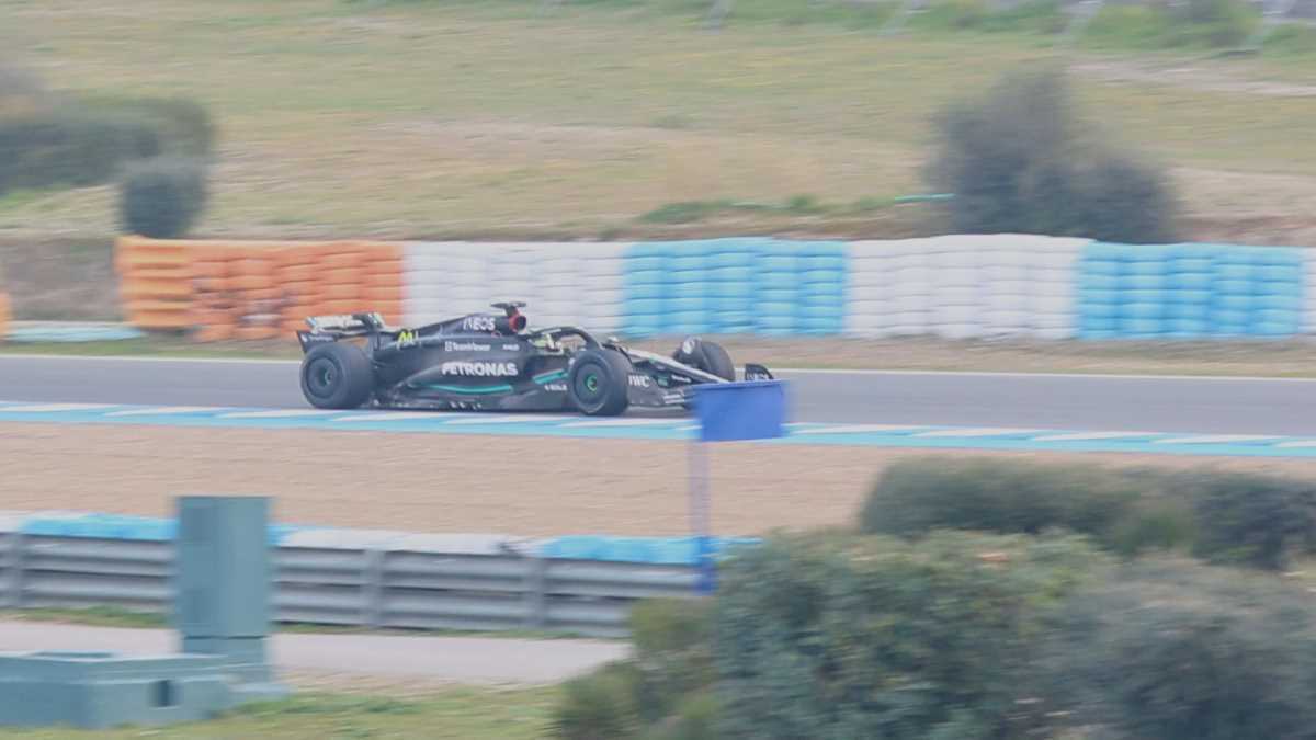 Lewis Hamilton con su Mercedes en el Circuito de Jerez