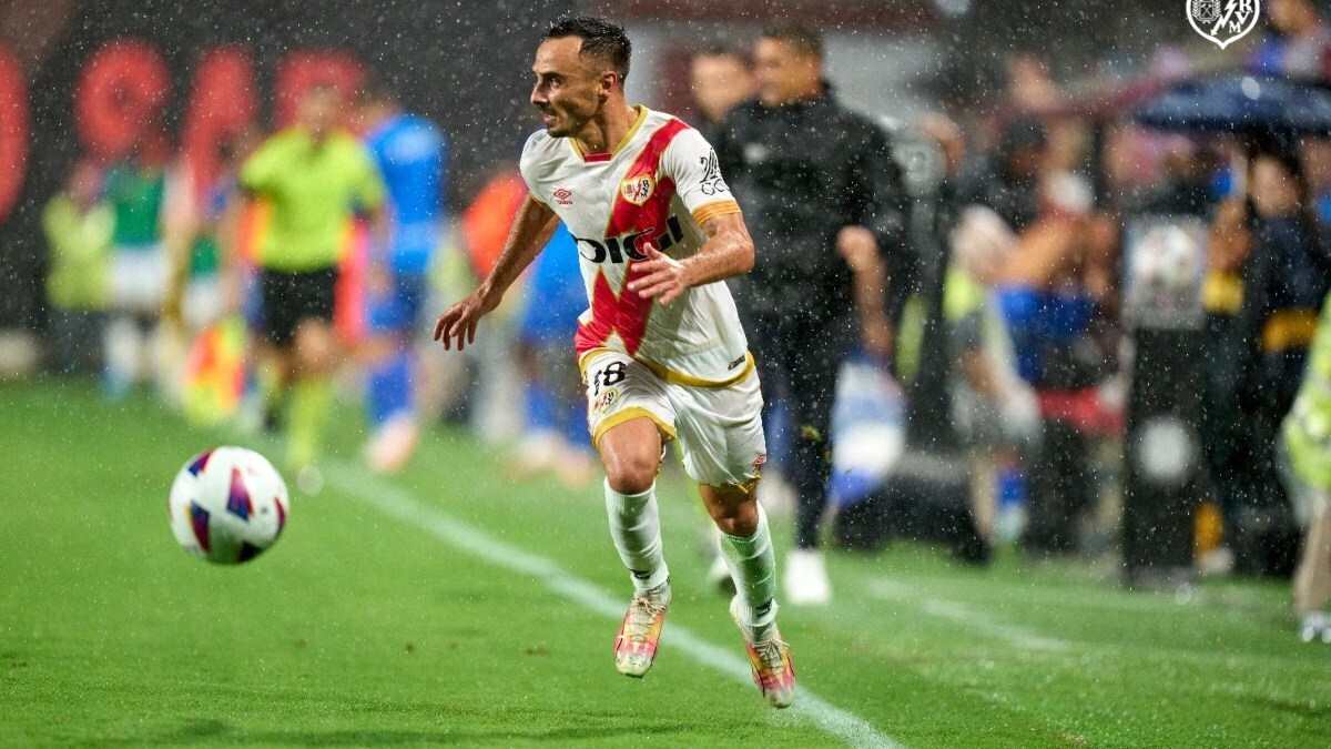 Álvaro García, uno de los mejores futbolistas del Rayo Vallecano