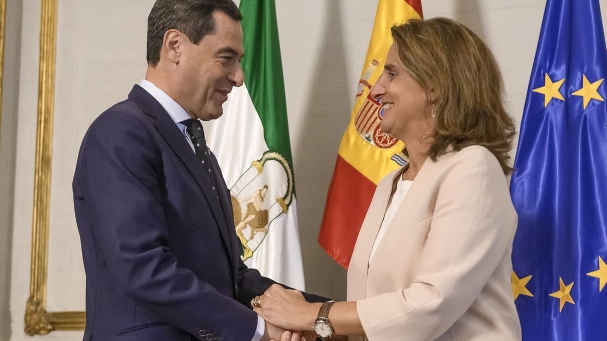 Teresa Ribera coincide con Juanma Moreno. No es descartable llevar agua en barco a Andalucía