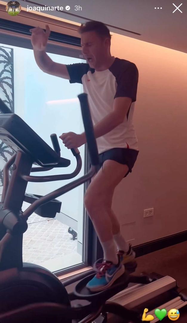 Joaquín Sánchez hace llorar de la risa a su hija Daniela con su sesión de bicicleta elíptica | Instagram