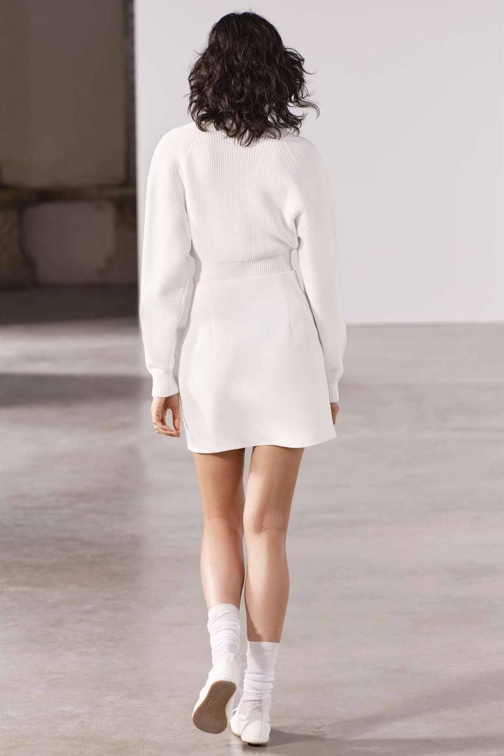 La falda mini ZW Collection de color blanco de Zara