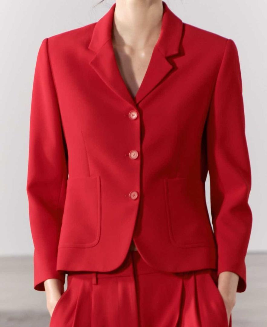 Blazer ajustada minimal ZW collection de Zara