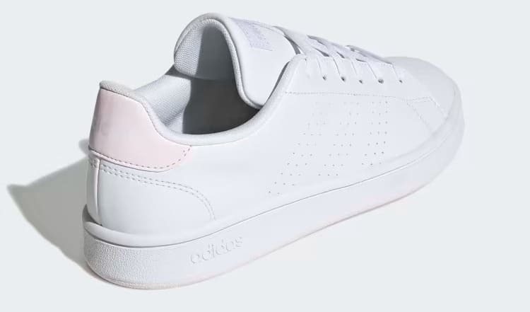 Las zapatillas Advantage Base blancas y rosas de Adidas