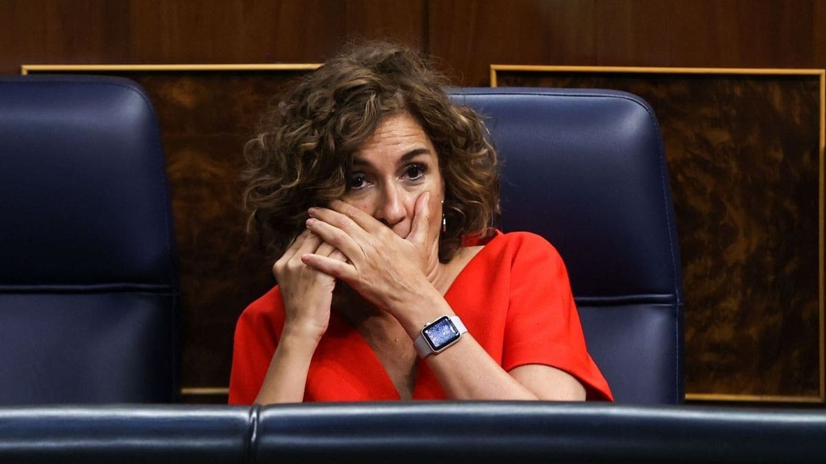 Acusan a la ministra andaluza María Jesús Montero de 'chantajear' a las comunidades