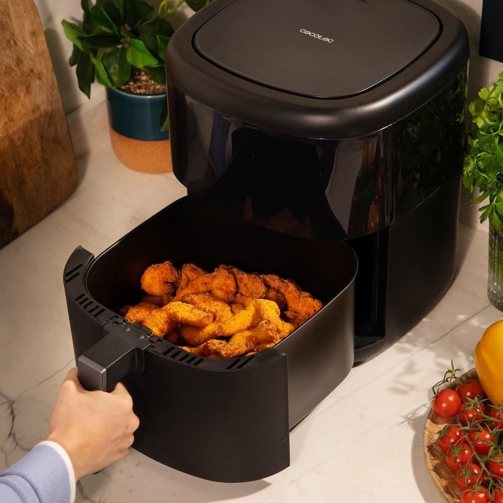 La freidora de aire sin aceite Cecofry Bombastik 6000 con 1700 W de Cecotec que triunfa en Amazon